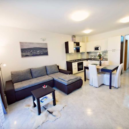 Apartmani Fortuna Zlarin Exteriér fotografie