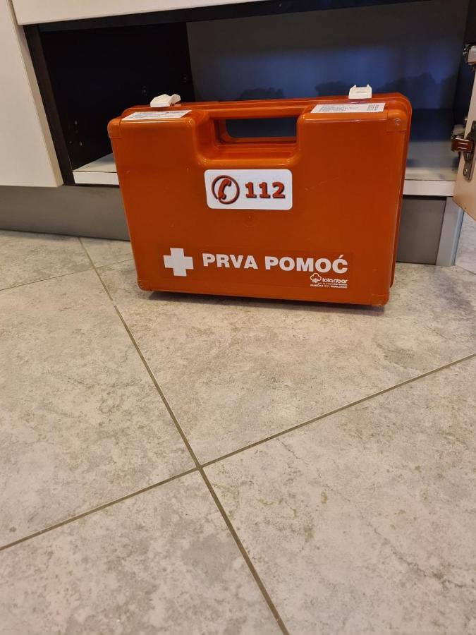 Apartmani Fortuna Zlarin Exteriér fotografie