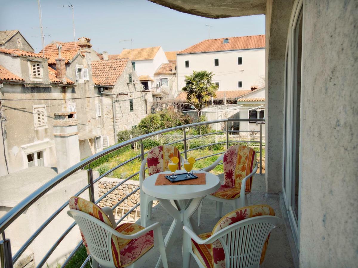 Apartmani Fortuna Zlarin Exteriér fotografie
