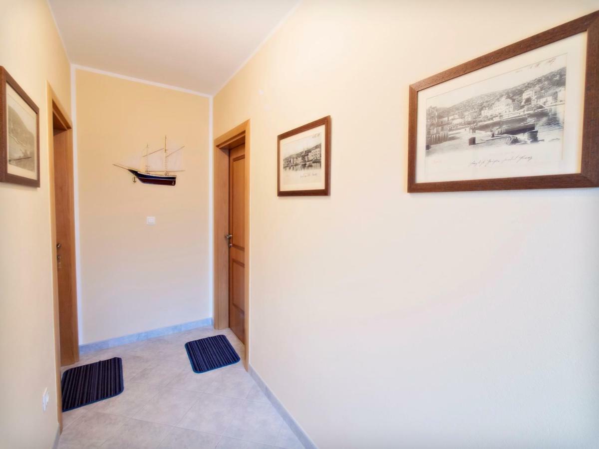 Apartmani Fortuna Zlarin Exteriér fotografie