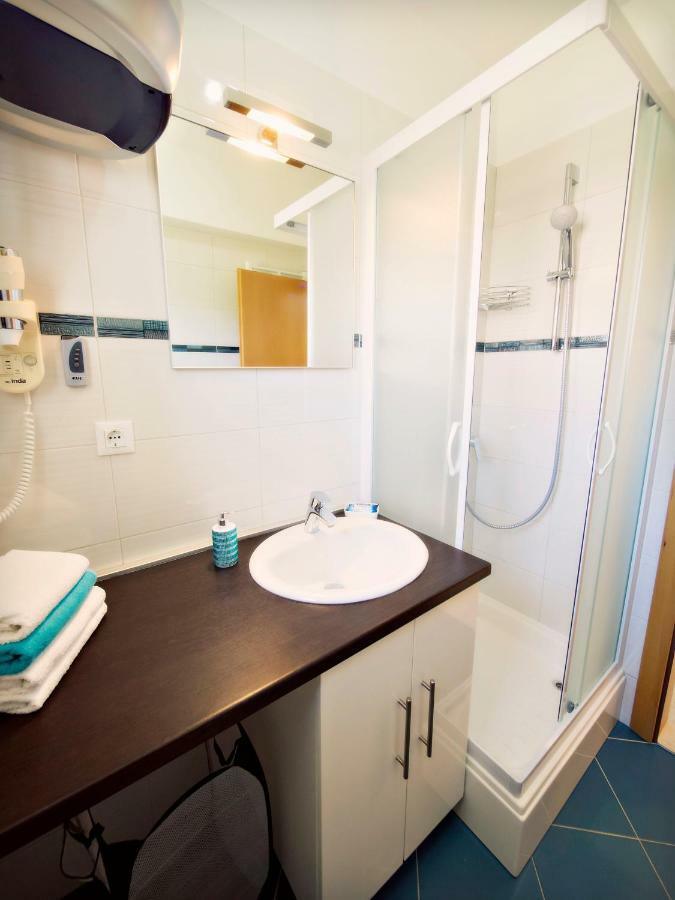 Apartmani Fortuna Zlarin Exteriér fotografie