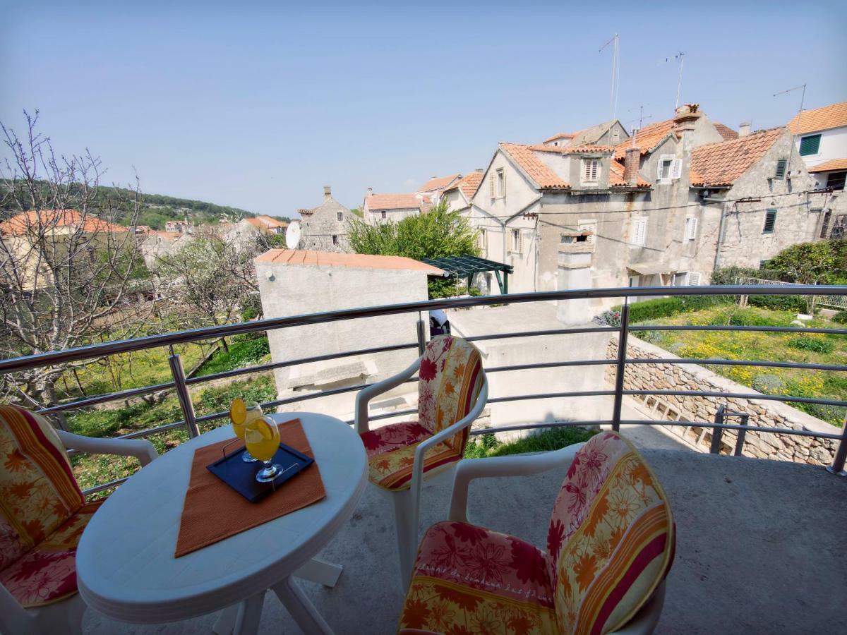 Apartmani Fortuna Zlarin Exteriér fotografie