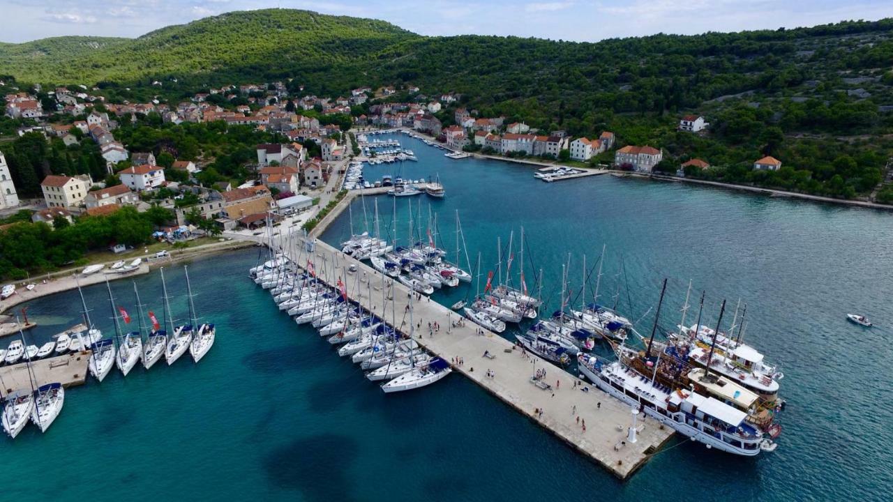 Apartmani Fortuna Zlarin Exteriér fotografie